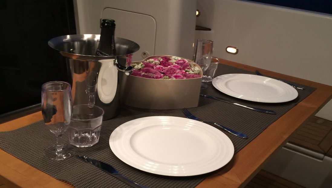 We provides romantic boat trip for 2 on a luxury yacht. Our boat is much more than normal junk. Hire our boat for you and your love one. junk, boat, yacht, junk trip, boat trip, charter, rental, hire, breakaway